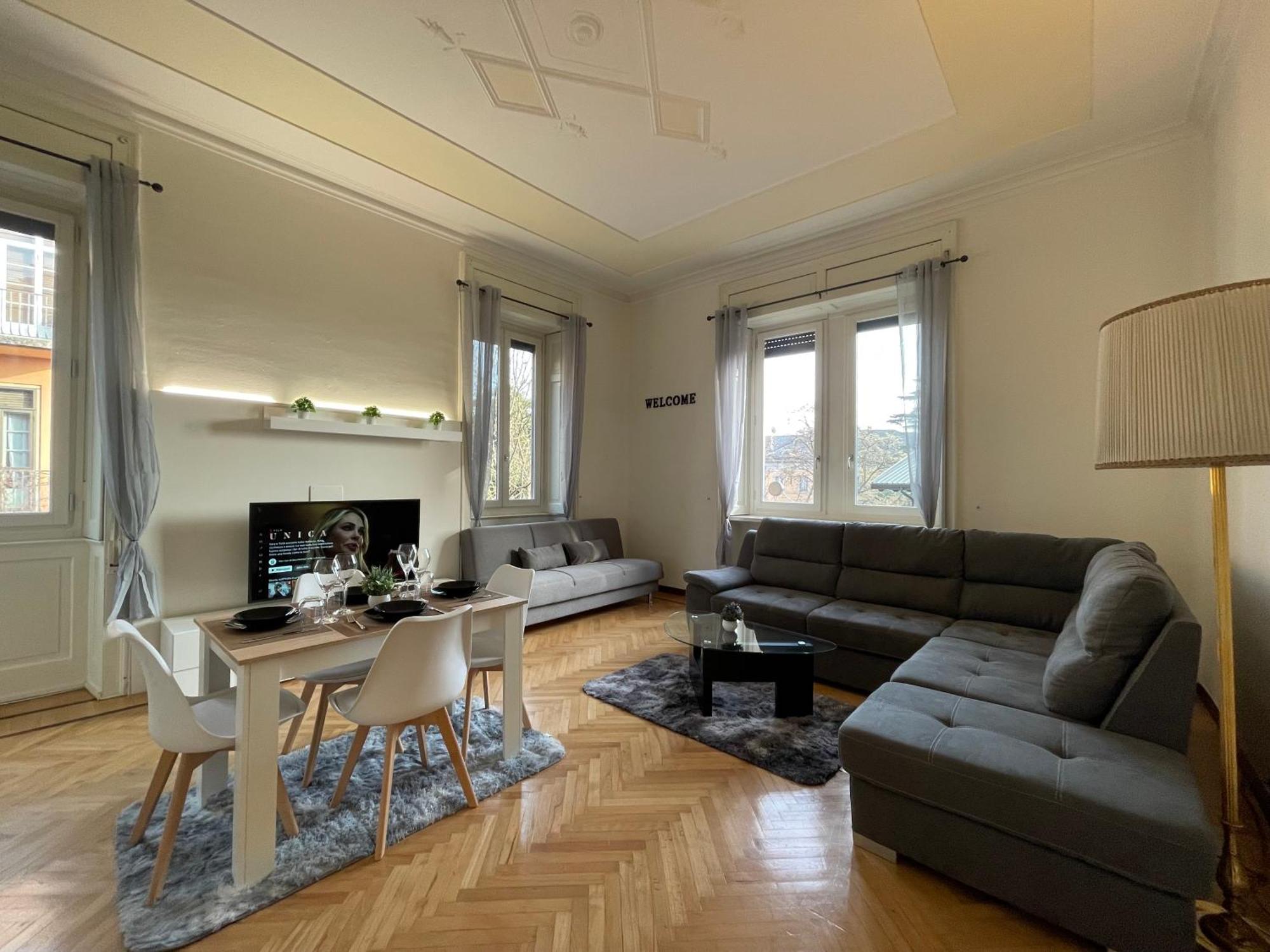 Bg Central Royal Suite Con Parcheggio - Vista Citta Alta Бергамо Экстерьер фото